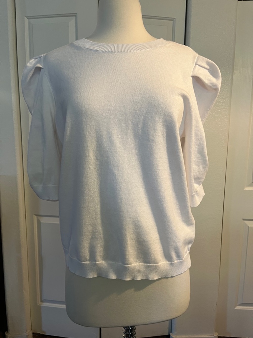 DKNY JEANS. White Puff-Sleeve Women's Top